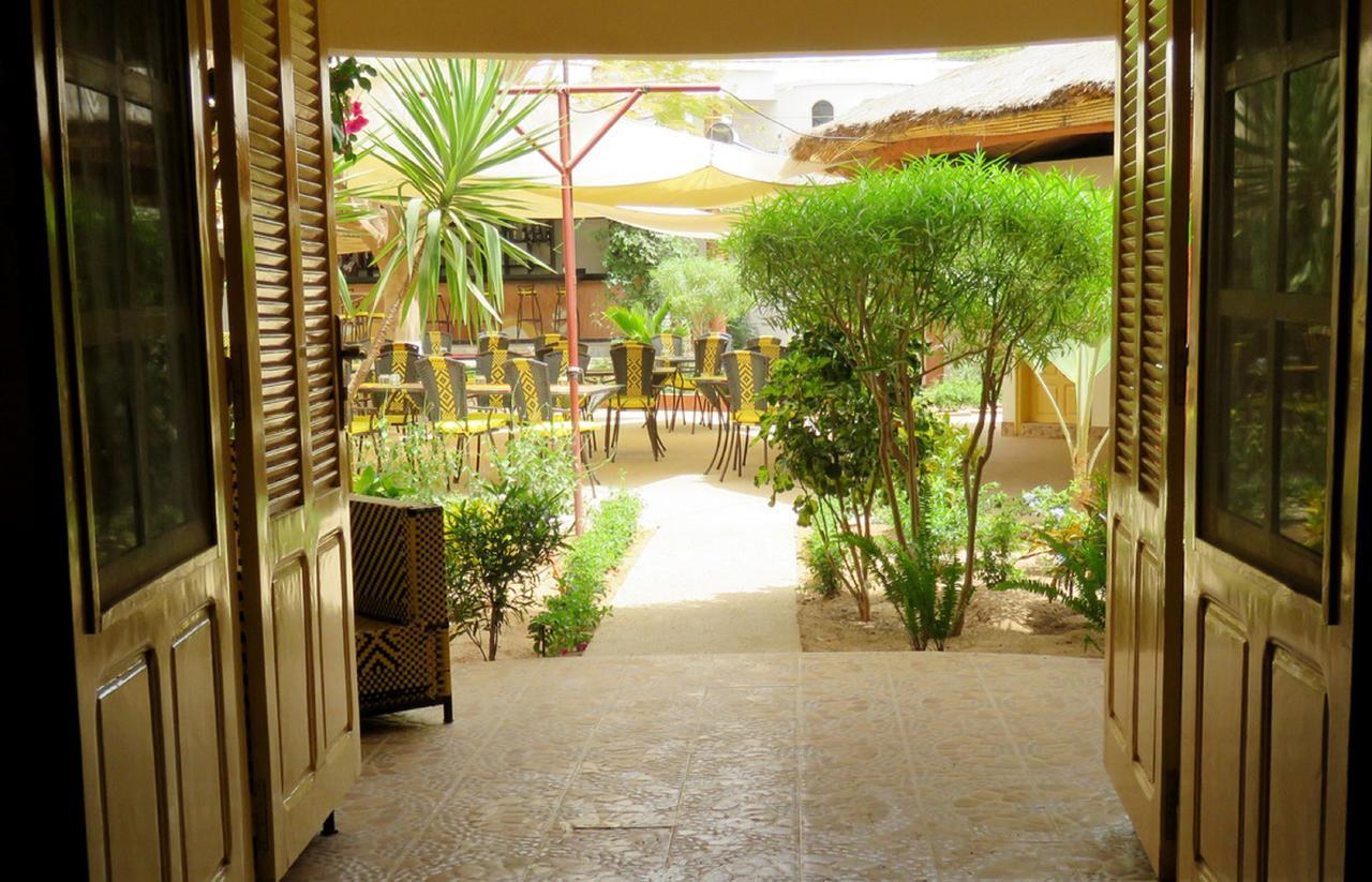 Le Lion Dort Hotel Somone Esterno foto