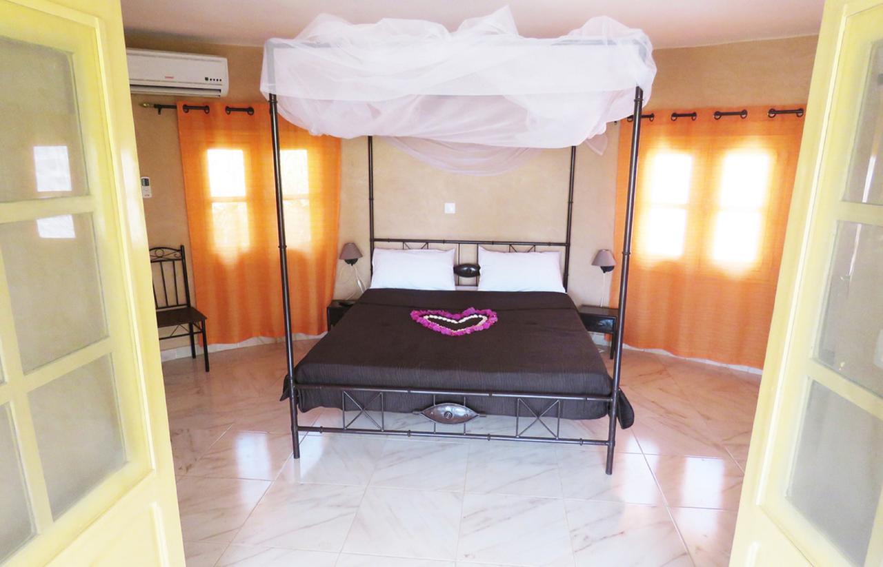 Le Lion Dort Hotel Somone Esterno foto